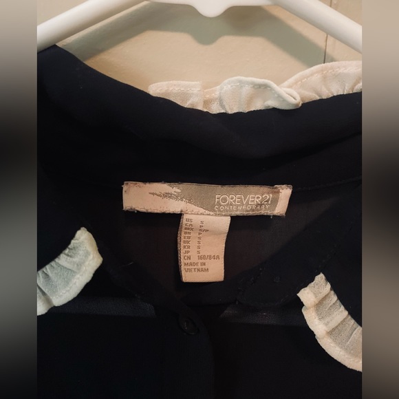 Black and white collared long sleeve dress shirt from forever 21, size small - Picture 2 of 2